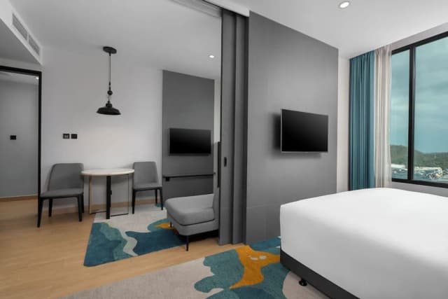 Holiday Inn & Suites Siracha Laemchabang by IHG-套房, 1 张特大床, 阳台-9