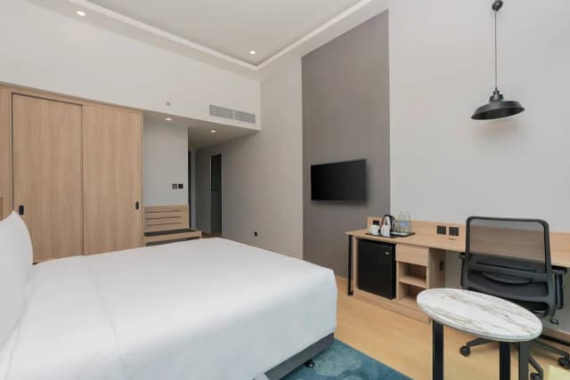 Holiday Inn & Suites Siracha Laemchabang by IHG-标准房, 1 张特大床-8