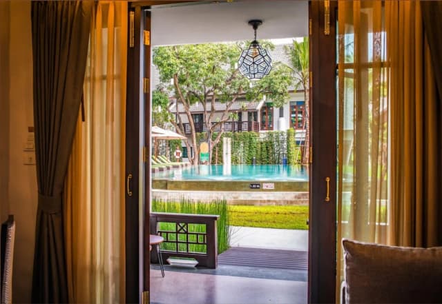 スマイル ラナ ホテル-グランド ダブルルーム キングベッド 1 台 禁煙 プールビュー (Smile - Deluxe)-5