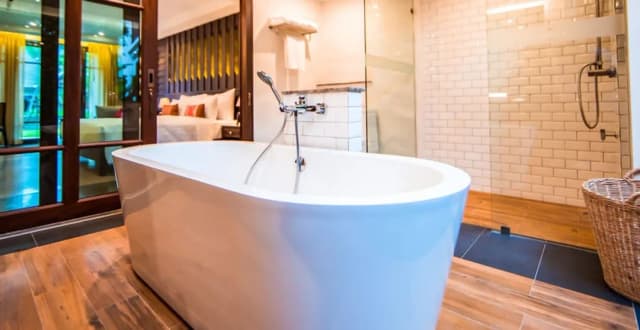 スマイル ラナ ホテル-グランド ダブルルーム キングベッド 1 台 禁煙 プールビュー (Smile - Deluxe)-1