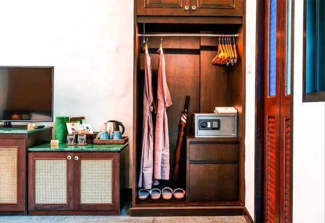 スマイル ラナ ホテル-グランド ダブルルーム キングベッド 1 台 バルコニー プールビュー (Smile - Deluxe)-2