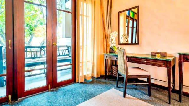 スマイル ラナ ホテル-グランド ダブルルーム キングベッド 1 台 バルコニー プールビュー (Smile - Deluxe)-3