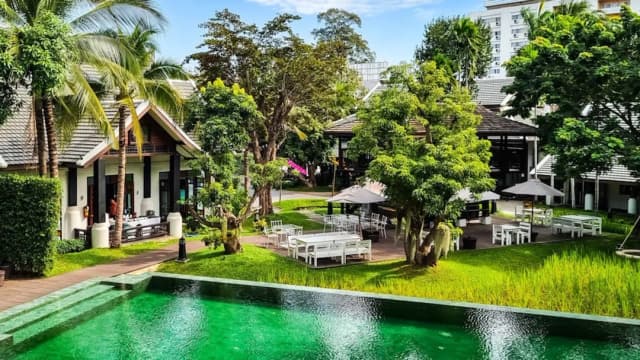 スマイル ラナ ホテル-グランド ダブルルーム キングベッド 1 台 バルコニー プールビュー (Smile - Deluxe)-5