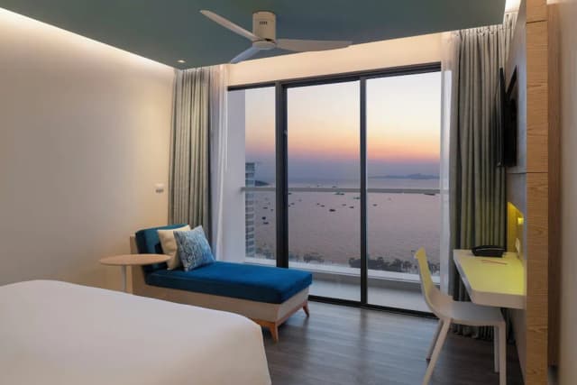 OZO North Pattaya-Deluxe Room, 1 King Bed, Ocean View-11