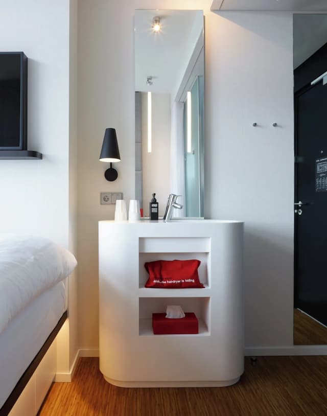 citizenM Amstel Amsterdam-客房, 1 张特大床 (Mobility Accessible, Roll-In Shower)-10