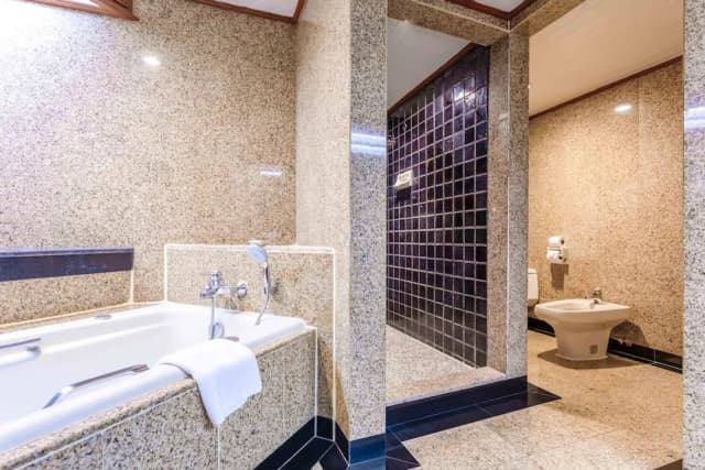 Centara Riverside Hotel Chiang Mai-特级套房, 1 张特大床, 河景-10