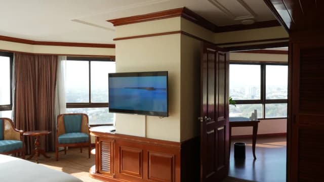 Centara Riverside Hotel Chiang Mai-特级套房, 1 张特大床, 河景-3