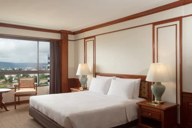 Centara Riverside Hotel Chiang Mai-特级套房, 1 张特大床, 河景-2
