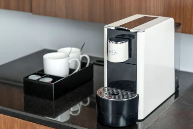 더 컨티넨트 호텔 수쿰윗-Continent King Room-25