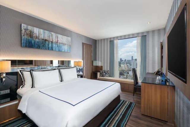 더 컨티넨트 호텔 수쿰윗-Continent King Room-27