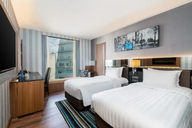 더 컨티넨트 호텔 수쿰윗-Continent Twin Room-9