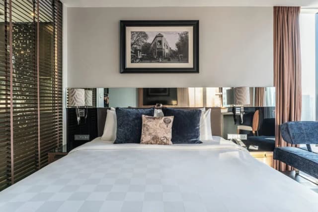 더 컨티넨트 호텔 수쿰윗-Deluxe King Room-20