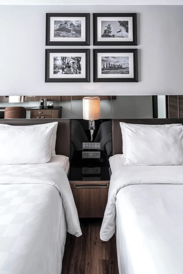 더 컨티넨트 호텔 수쿰윗-Continent Skyline Twin Room-23