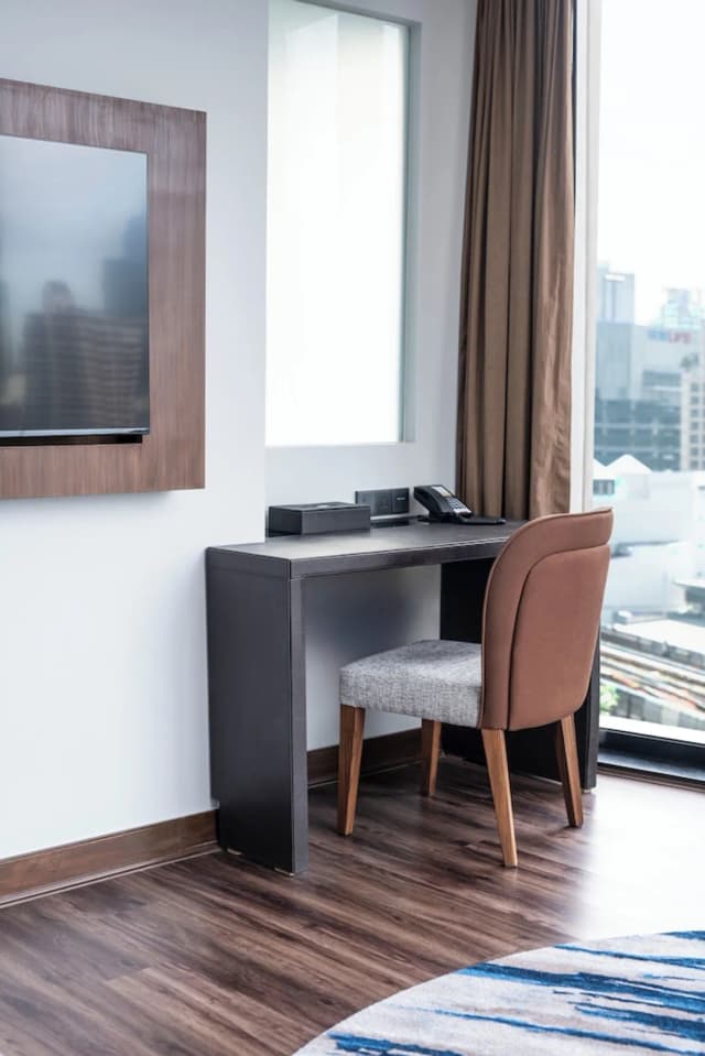 더 컨티넨트 호텔 수쿰윗-Panorama King Room-25