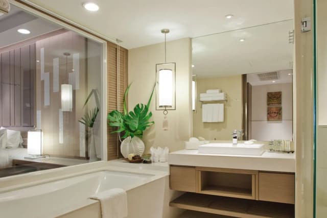 ホリデイ イン リゾート プーケット by IHG-スイート キングベッド 1 台 プールビュー (Furnished Balcony)-10