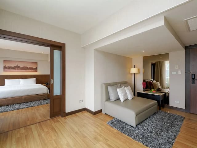 曼谷湄南河畔華美達廣場酒店-套房, 1 張特大雙人床, 露台, 河景-1