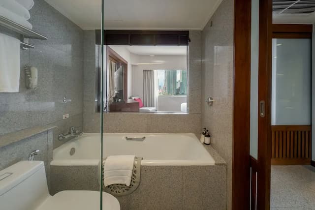 曼谷湄南河畔華美達廣場酒店-套房, 1 張特大雙人床, 露台, 河景-7