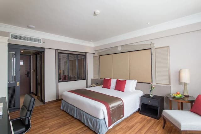 曼谷湄南河畔華美達廣場酒店-客房, 1 張特大雙人床, 泳池景 (Thai Deluxe)-2