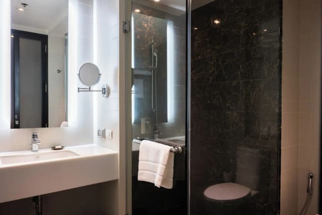 Mövenpick Hotel Sukhumvit 15 Bangkok-Deluxe Twin Room, 2 Twin Beds-5