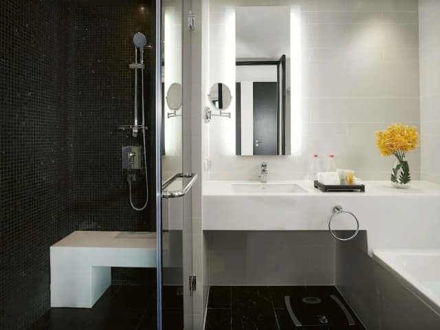 Mövenpick Hotel Sukhumvit 15 Bangkok-Deluxe Twin Room, 2 Twin Beds-9