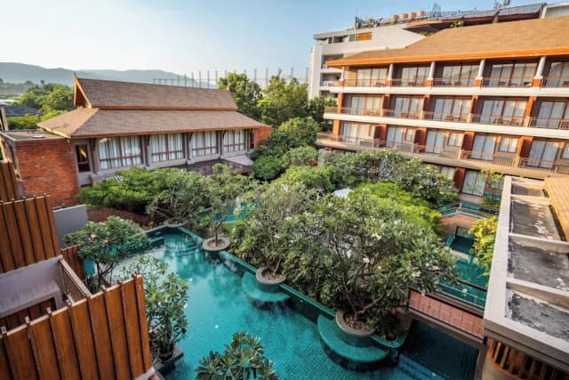 艾雷斯特飯店-Pool View Deluxe King Plus-6