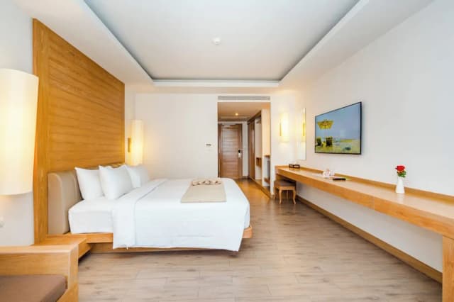 艾雷斯特飯店-Pool View Deluxe King Plus-5