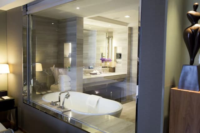 曼谷素坤逸希爾頓飯店-Hilton, 普通套房, 1 張特大雙人床, 可使用俱樂部酒廊-8