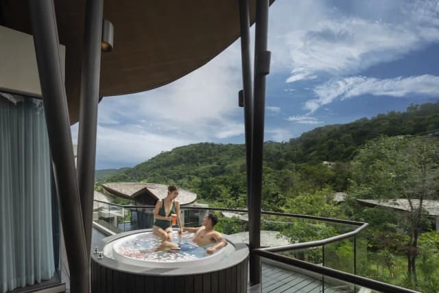 노쿠 푸켓-Private Loft with Whirlpool-1