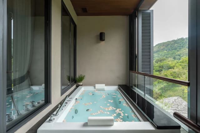 노쿠 푸켓-Premium Loft with Whirlpool-8