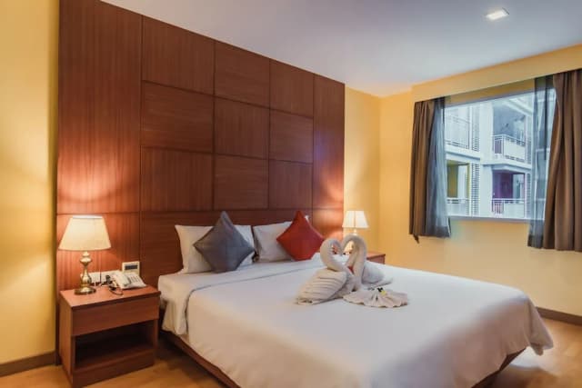 Elite Suites Patong-Family Suite - Pool View-1