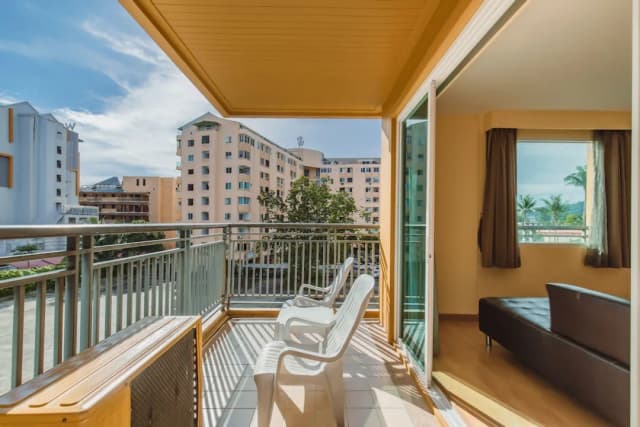 Elite Suites Patong-Family Suite - City View-10