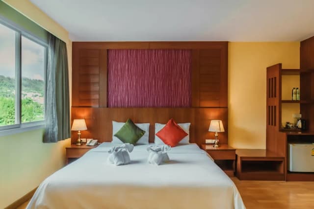 Elite Suites Patong-Executive Suite - City View-4