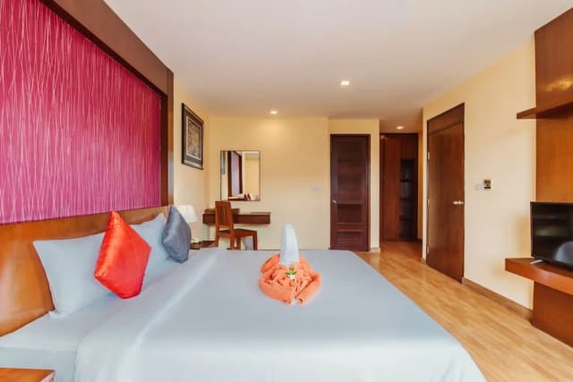 Elite Suites Patong-2 Bedroom Suite - Pool View-1