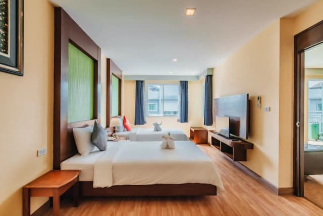 Elite Suites Patong-2 Bedroom Suite - Pool View-4