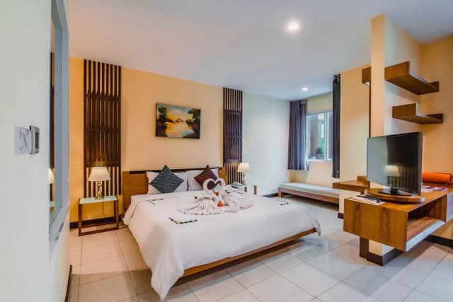 Elite Suites Patong-Classic Suite - Pool Access-3