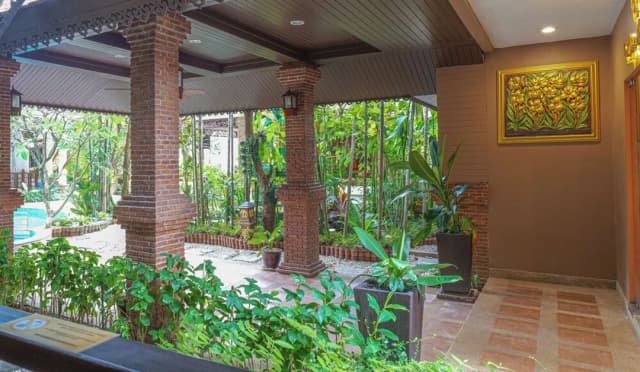 Quality Beach Resorts and Spa Patong-Deluxe Balcony Twin Garden View-7