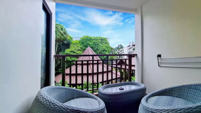 Quality Beach Resorts and Spa Patong-华丽客房, 1 间卧室, 阳台, 泳池景观 (Premium)-4