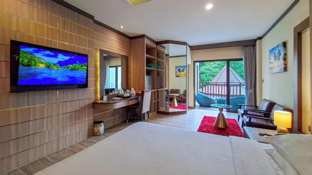 Quality Beach Resorts and Spa Patong-华丽客房, 1 间卧室, 阳台, 泳池景观 (Premium)-10