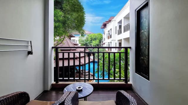Quality Beach Resorts and Spa Patong-华丽客房, 1 间卧室, 阳台, 泳池景观 (Premium)-3