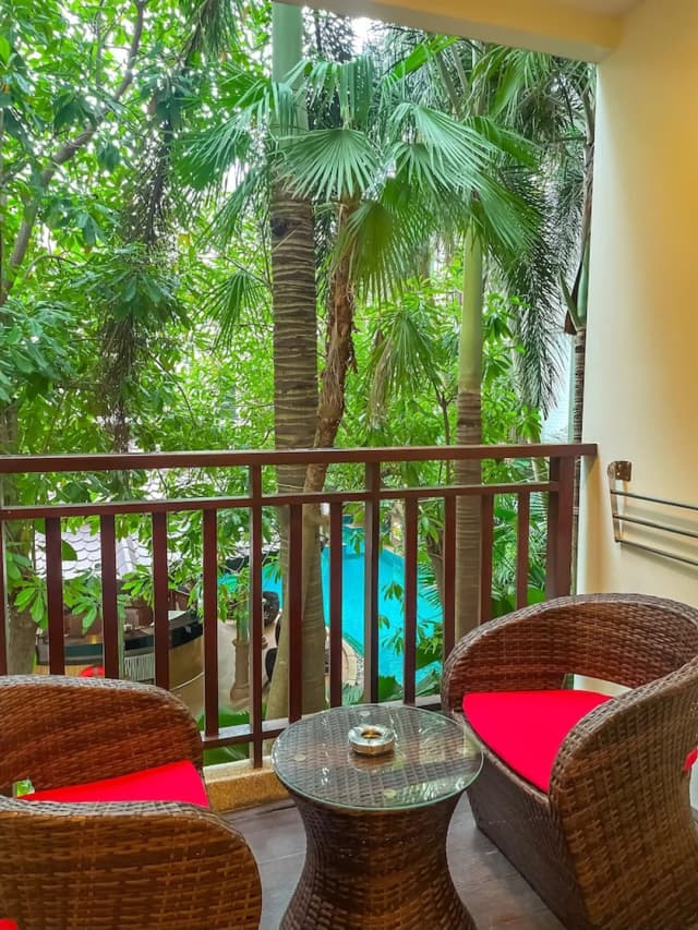 Quality Beach Resorts and Spa Patong-Deluxe Balcony King Garden View-2