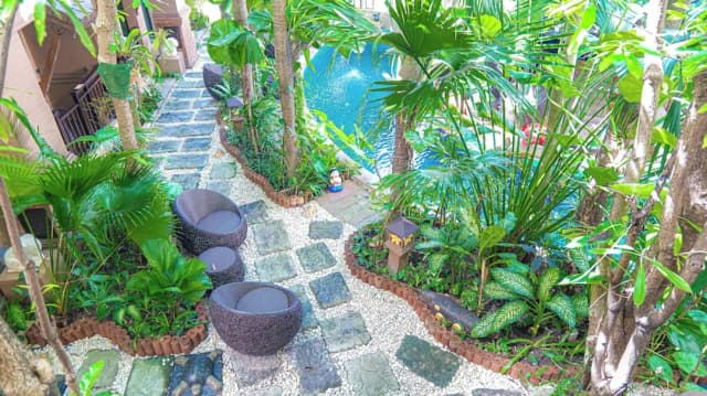 Quality Beach Resorts and Spa Patong-Deluxe Balcony King Garden View-6