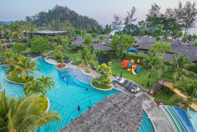 Holiday Ao Nang Beach Resort Krabi-Family Pool View Room-4