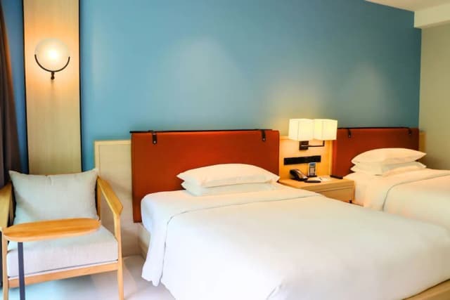 Holiday Ao Nang Beach Resort Krabi-Family Garden View Room-16