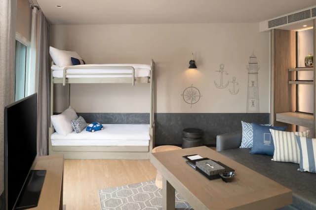 Cross Pattaya Pratamnak-Family Room-1