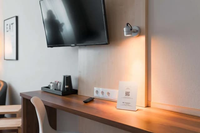 貝斯特韋斯特大使飯店-標準開放式客房, 1 張加大雙人床, 簡易廚房 (Shower Only)-2