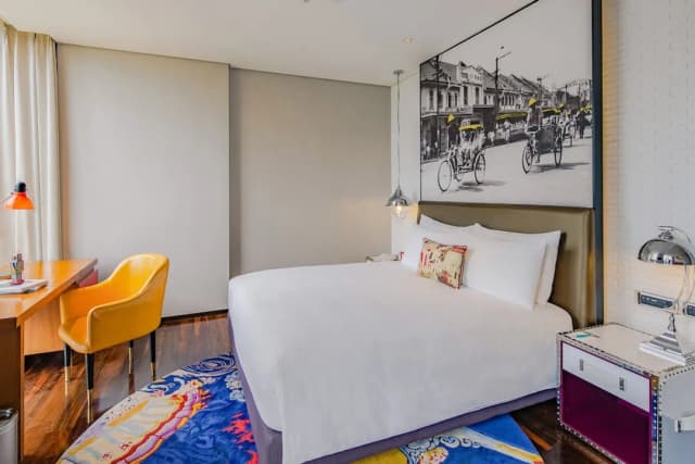Hotel Indigo Bangkok Wireless Road by IHG-Standard Room, 1 King Bed, Balcony-14