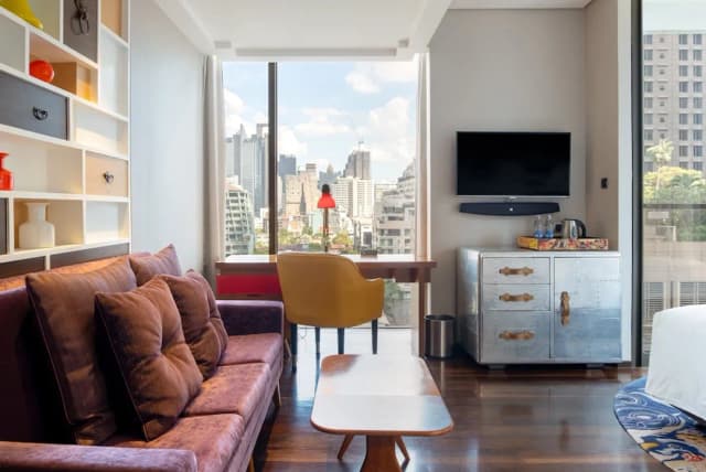 Hotel Indigo Bangkok Wireless Road by IHG-Standard Room, 1 King Bed, Balcony-4