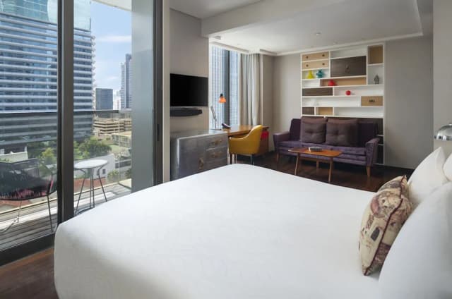 Hotel Indigo Bangkok Wireless Road by IHG-Standard Room, 1 King Bed, Balcony-11