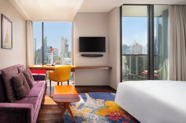 Hotel Indigo Bangkok Wireless Road by IHG-Standard Room, 1 King Bed, Balcony, Garden View (Sunset Garden View)-5