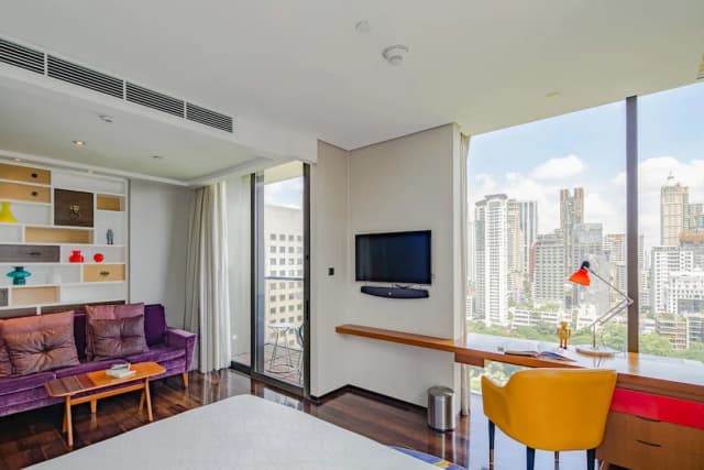 Hotel Indigo Bangkok Wireless Road by IHG-Standard Room, 1 King Bed, Balcony, Garden View (Sunset Garden View)-7